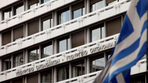 Φοροελαφρύνσεις στον τουρισμό για λίγους μήνες