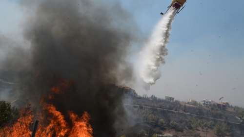 Φωτιά τώρα στο Κορωπί: Επιχειρούν εναέρια μέσα