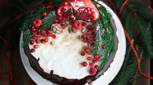 Συνταγή για λαχταριστή γιορτινή πάβλοβα - Το απόλυτο γλυκό για τα Χριστούγεννα