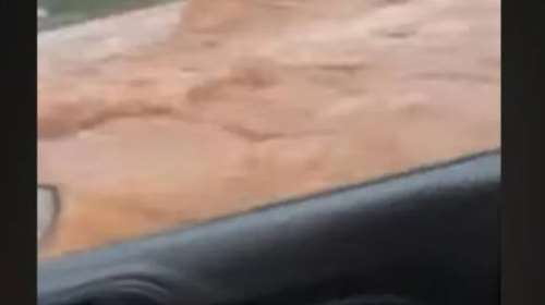 Χαλκιδική: Συγκλονιστικό βίντεο με οδηγό που παγιδεύτηκε σε χείμαρρο με το όχημά του