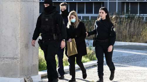 Ρούλα Πισπιρίγκου: "Αντε κρεμάσου" - Το απειλητικό μήνυμα που ισχυρίζεται ότι της έστειλε η ηθοποιός Γιολάντα Μπαλαούρα