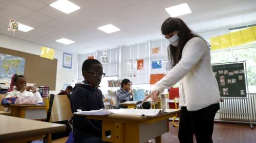 Bloomberg: Τα παιδιά μεταδίδουν τον ιό - Ανησυχία από τους ειδικούς για τα σχολεία