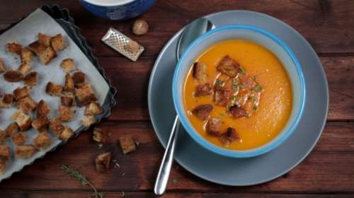 Βελουτέ σούπα γλυκοπατάτας με homemade κρουτόν