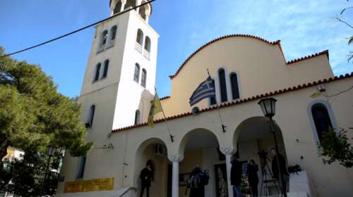 Νέες καταγγελίες για τον ιερέα: Πήγα να πληρωθώ και μου έδωσε 50 ευρώ &quot;για να του αφιερώσω λίγο χρόνο&quot; [Βίντεο]