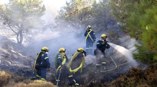 Φωτιά στη Χίο: Mάχη με τις αναζωπυρώσεις  - 112 για εκκένωση της περιοχής Λεπτόποδα