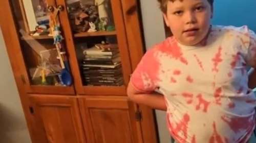 Το viral video του Tik Tok: H συγκινητική αντίδραση 9χρονου όταν ο πατέρας του, του χαρίζει την πρώτη του ραπτομηχανή