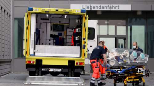 Σε τεχνητό κώμα ο Ναβάλνι - Φόβοι για βλάβη στον εγκέφαλο