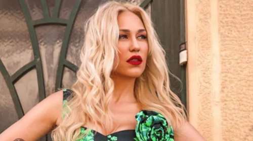 Η Πηνελόπη Αναστασοπούλου μόλις υιοθέτησε το χρώμα-τάση που κάνουν τώρα όλα τα it girls