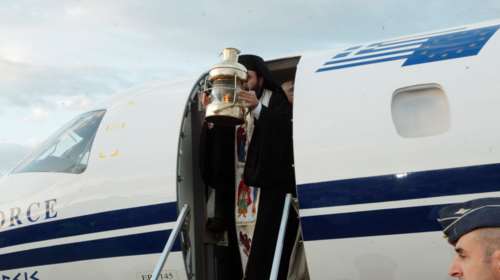 Το απόγευμα στην Αθήνα το Άγιο Φως: Θα μεταφερθεί στον Πανάγιο Τάφο στην Πλάκα αλλά όχι στους πιστούς