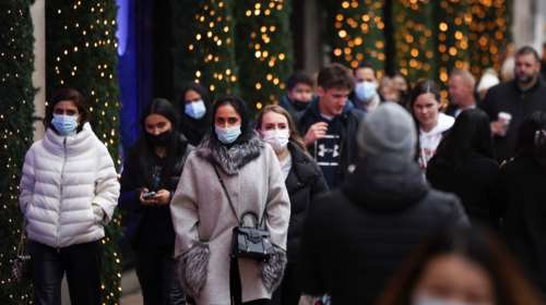 Βρετανία: Μειωμένος έως και 70% ο κίνδυνος να νοσηλευτούν όσοι προσβληθούν από τη μετάλλαξη Όμικρον