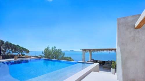 Οι κλασικές αξίες του ελληνικού καλοκαιριού σε ένα εξοχικό στη Μύκονο