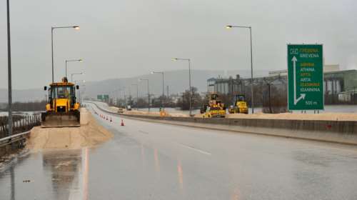 Ήπειρος: Έκλεισε η Εγνατία - Ισχυροί άνεμοι &quot;δίπλωσαν&quot; νταλίκα στο Μέτσοβο - Ανεμοστρόβιλος σάρωσε τα Θεοδώριανα