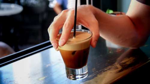 Ερχεται καπέλο 4 λεπτά στον freddo- Για τα πλαστικά ποτήρια