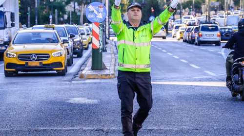 Αποστρατεύεται ένας από τους πιο εμβληματικούς τροχονόμους της Αθήνας