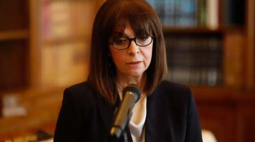 Σακελλαροπούλου για πανδημία: Ζωτικής σημασίας η ελεύθερη και αξιόπιστη ενημέρωση