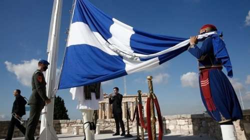 Η ελληνική σημαία του 1922 από τη Σμύρνη: Βρέθηκε σε αποθήκη - &quot;Nα κυματίζει στη θάλασσα του Αιγαίου&quot;