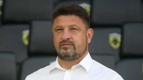 O Νίκος Χαρδαλιάς σε μία σπάνια δημόσια εμφάνιση με τις πανέμορφες κόρες του