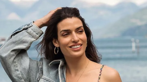 Η Τόνια Σωτηροπούλου λέει όχι στο photoshop και μας δείχνει το εκπληκτικό κορμί της