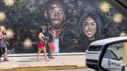 Οι διαδηλωτές στο Λος Άντζελες δεν πείραξαν τα γκράφιτι για τον Κόμπε Μπράιαντ και την κόρη του