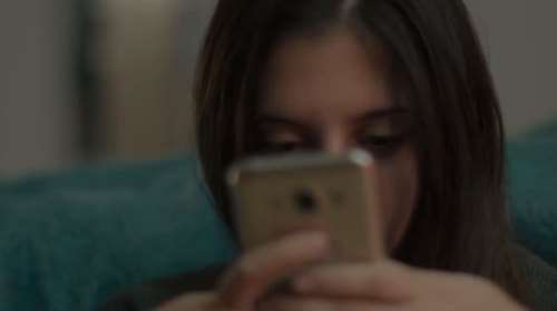 Revenge porn: &quot;Μπες και κατέβασε τις ροζ φωτογραφίες σου&quot; - Πίστευε ότι μιλά με τον φίλο της αλλά τον είχαν χακάρει