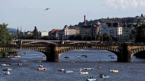 Θερίζει στην Τσεχία ο κορονοϊός: Τα περισσότερα κρούσματα σε μία ημέρα από τον Απρίλιο