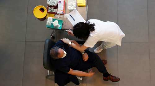 Κορονοϊός: Ο πρώτος Κρητικός που έκανε το εμβόλιο - Τι λέει για την εμπειρία του