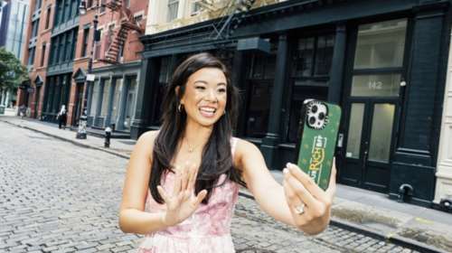 Μια influencer της Wall Street που θέλει να μάθει στις &quot;κολλητές&quot; της οικονομικά