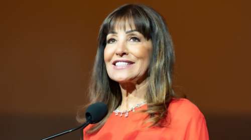 Η Ελένη Παλυβού-Μπούση παρουσιάζει το νέο της βιβλίο με τίτλο &quot;Τολμηρές Ανθεκτικές Γυναίκες&quot;