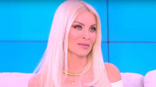 Η συγκίνηση της Κατερίνας Καινούργιου με την έκπληξη του συντρόφου της, Παναγιώτη Κουτσουμπή