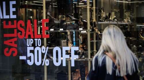 Πρεμιέρα σήμερα για τις χειμερινές εκπτώσεις - Οι δύο Κυριακές που θα είναι ανοιχτά τα καταστήματα