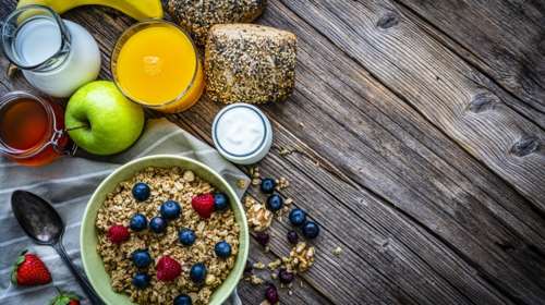 Το κοινό που έχουν μήλα και βατόμουρα και βοηθούν να παραμένουμε δυνατοί - Τι δείχνει νέα μελέτη