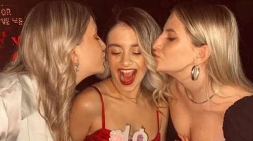 Τέμπη: Οι γονείς των δίδυμων κοριτσιών Πλακιά που χάθηκαν στο δυστύχημα, ζητούν &quot;να μην παραστεί η Παπακώστα στην παρέλαση&quot;