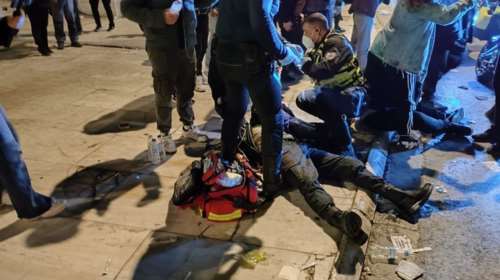 Συγκέντρωση για τα Τέμπη στο Σύνταγμα - Βίντεο από την επίθεση των ΜΑΤ σε διαδηλωτές πάνω στα ονόματα των νεκρών