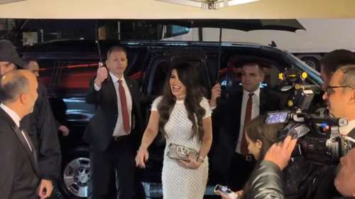 Λαμπερή πρεμιέρα για την ταινία "Melania" στην Αθήνα με οικοδέσποινα την Κίμπερλι Γκιλφόιλ [βίντεο]