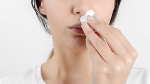 Γιατί ανοίγει η μύτη μας; Τα πιο συχνά αίτια της ρινορραγίας