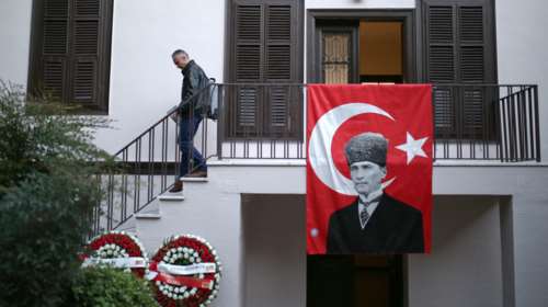 Κλείνει το σπίτι του Κεμάλ στη Θεσσαλονίκη- Την ημέρα της προσευχής στην Αγιά Σοφιά