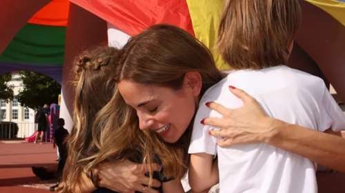 Δούκισσα Νομικού: Στο σινεμά με τον Σάββα της - Με ασορτί αξεσουάρ