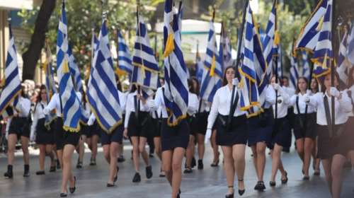 Πάτρα: Εντονες αντιδράσεις για τον γυμναστή που ζήτησε ψηλές και αδύνατες μαθήτριες για την παρέλαση - Καλείται σε απολογία