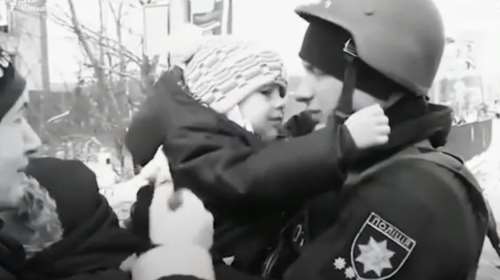 Ζελένσκι: Αυτό είναι το  βίντεο &quot;γροθιά στο στομάχι&quot; που έδειξε στο  Κογκρέσο με τους ρωσικούς βομβαρδισμούς κατά αμάχων
