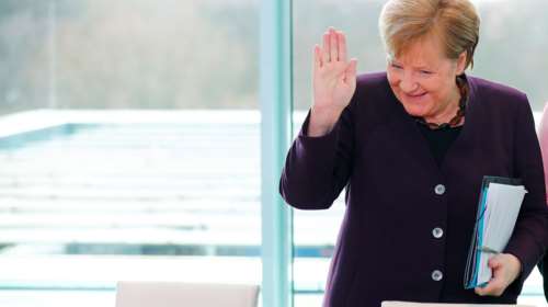 &quot;Δεν είναι καιρός τώρα να συζητήσουμε&quot; αν η  Άγκελα Μέρκελ θα είναι υποψήφια για πέμπτη θητεία