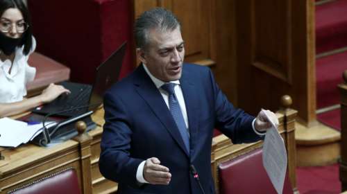 Κόντρα στη Βουλή για τις απλήρωτες υπερωρίες- Εκτός πραγματικότητας οι κατηγορίες λέει ο Βρούτσης