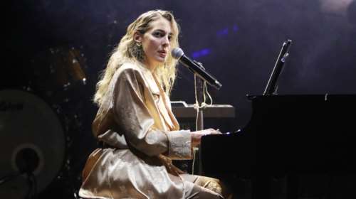 Νατάσσα Μποφίλιου: &quot;Ας αφήσουμε τα τραγούδια και τη μουσική να μιλήσουν γιατί μιλούν καλύτερα&quot; [Βίντεο]