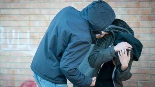 Θεσσαλονίκη: Επιτέθηκαν σε συμμαθητή τους και τον έστειλαν στο νοσοκομείο – Άγριες σκηνές μέσα στο σχολείο
