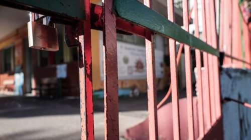 Πάτρα: Άνδρες σε λευκό βαν προσπάθησαν να αρπάξουν παιδιά από δημοτικό σχολείο - &quot;Είναι η 4η φορά&quot; λέει ανήσυχη μητέρα