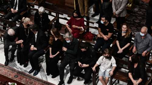 Απούσα η Μαργαρίτα Θεοδωράκη από την τελετή αποχαιρετισμού του Μίκη- Δεν ήταν στη Μητρόπολη