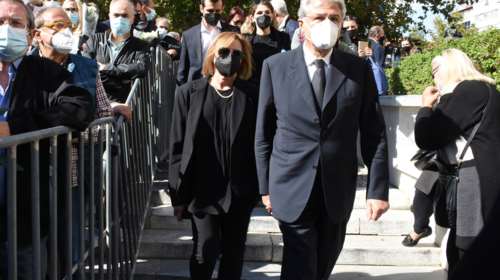 Φώφη Γεννηματά: Συντετριμμένη η αδελφή της, στο ύστατο αντίο [εικόνες]