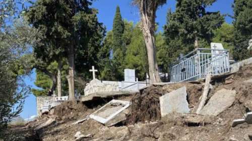 Λαμία: Το νερό σάρωσε νεκροταφείο - Παρασύρθηκαν τάφοι, γκρεμίστηκε η μάντρα  [εικόνες]