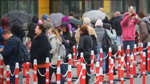 Γιατί ο κορονοϊός διχάζει πλέον τη γερμανική κοινωνία: Διαδηλώσεις, αντιδράσεις και θεωρίες συνομωσίας