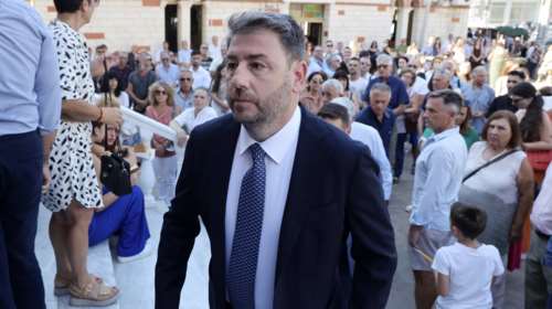 ΠΑΣΟΚ: Ο Ανδρουλάκης &quot;χτυπά&quot; και πάλι στα social media- Τα τσίπουρα, η μπουγάτσα και οι τρεις σταθμοί