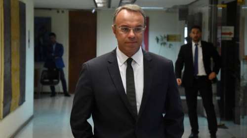 Σταϊκούρας: Εξετάζεται μείωση ΦΠΑ στην εστίαση - Στήριξη και των συνεπών δανειοληπτών